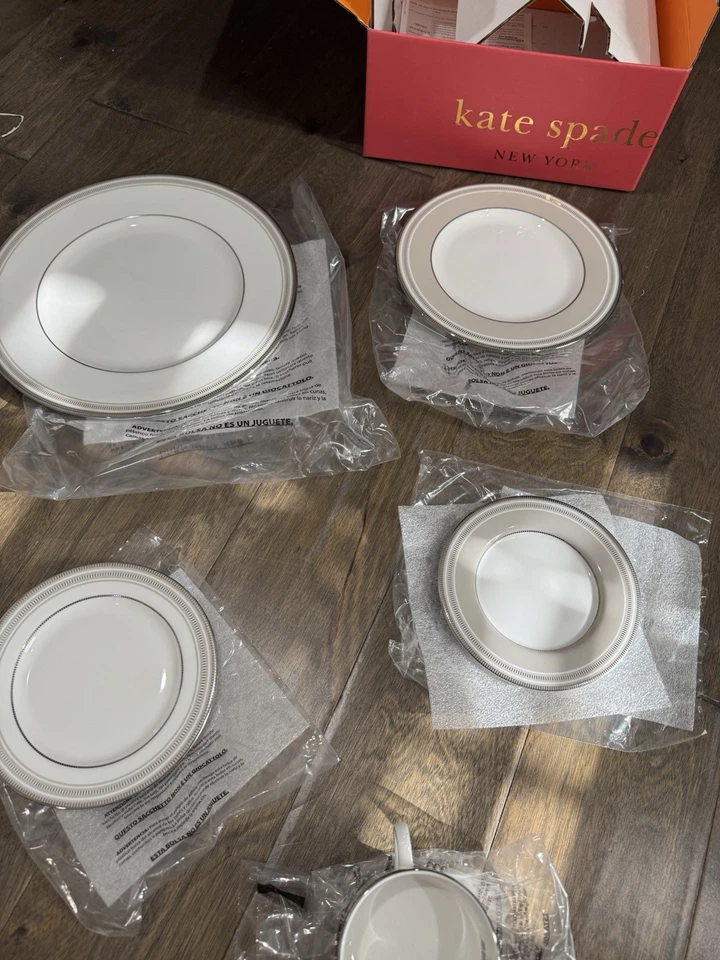Louça Kate Spade New York Palmetto Bay 4 peças configuração de lugar – Nova e não usada - Imagem 3 de 4