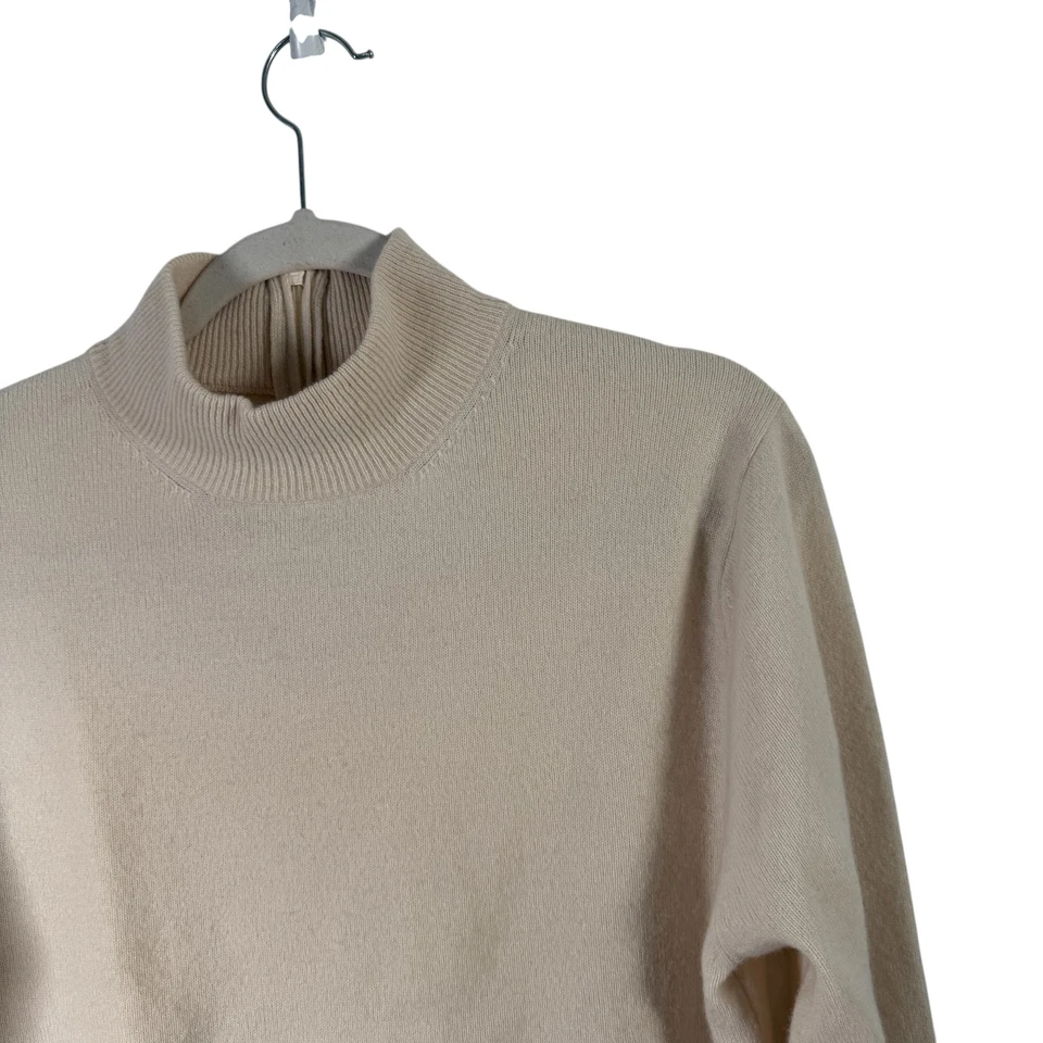 Suéter Appleseeds creme 100% cashmere pescoço falso escritório cápsula feminino médio - Imagem 2 de 4