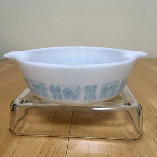 Pyrex 471 1 PT Amish Butterprint wht/turq Round Glass Casserole Dish Made in USA