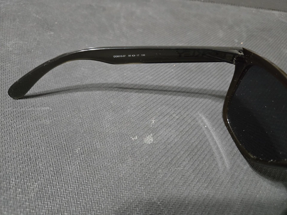 Gafas de sol Oakley Moto Collection Frogskins vapor/negro iridio SKU OO9013-37 Foto 4 de 4