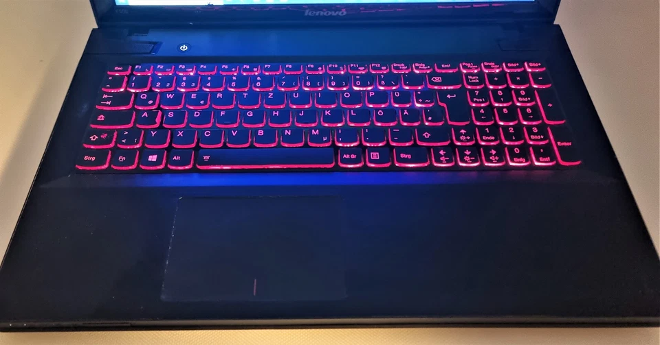 Gaming Lap von Lenovo Y500 15" FHD 16 GB RAM 250GB SSD + 1TB HDD Intel Core i5 - Bild 2 von 4