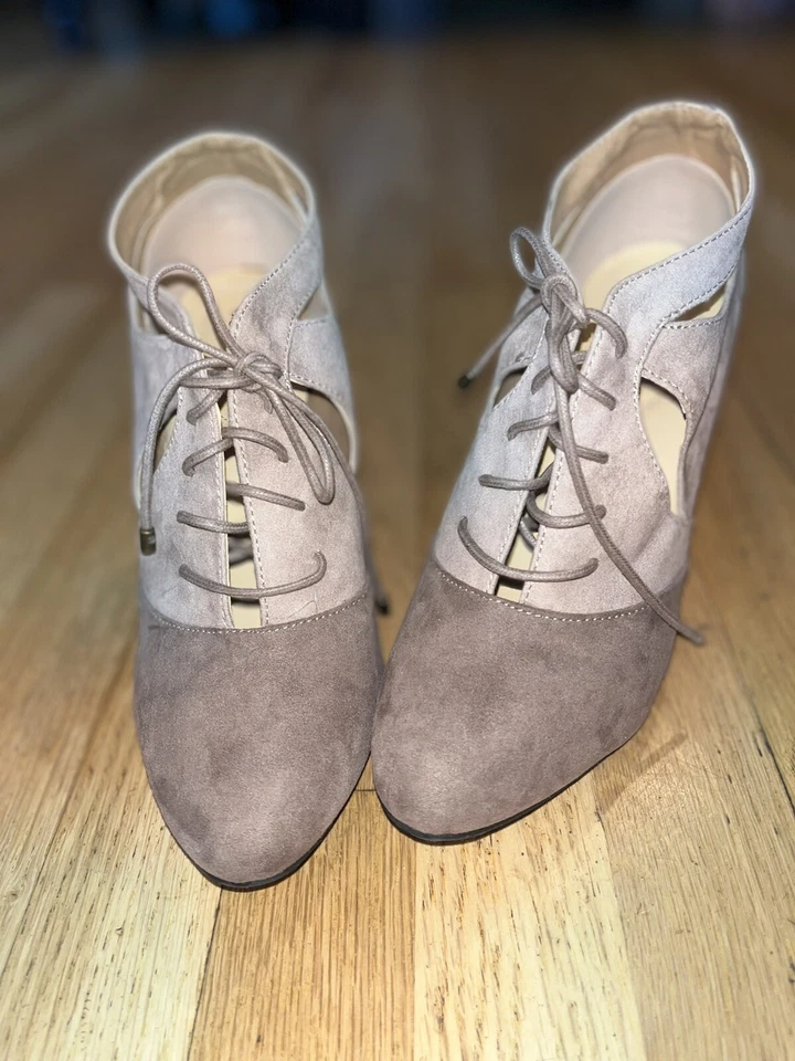 Tacones AVON CON COJÍN TALLA 9 Bronceado/Taupe Abuelita Botín con cordones 4” Tacón Foto 2 de 4