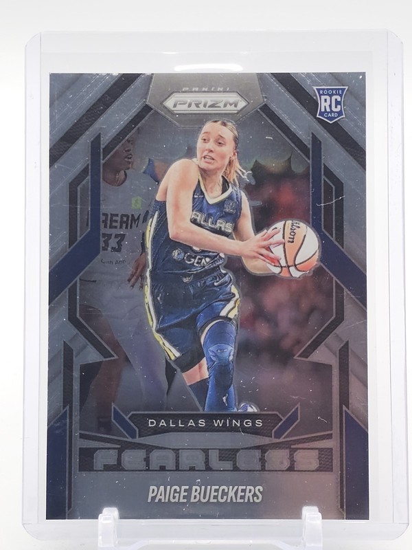 PAIGE BUECKERS 2025-26 PRIZM WNBA FEARLESS ROOKIE #13 WINGS Q4480