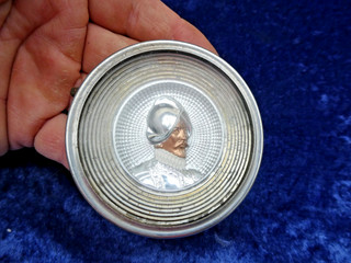VINTAGE 1951 52 DESOTO CUSTOM DELUXE STEERING WHEEL HORN BUTTON. NICE!