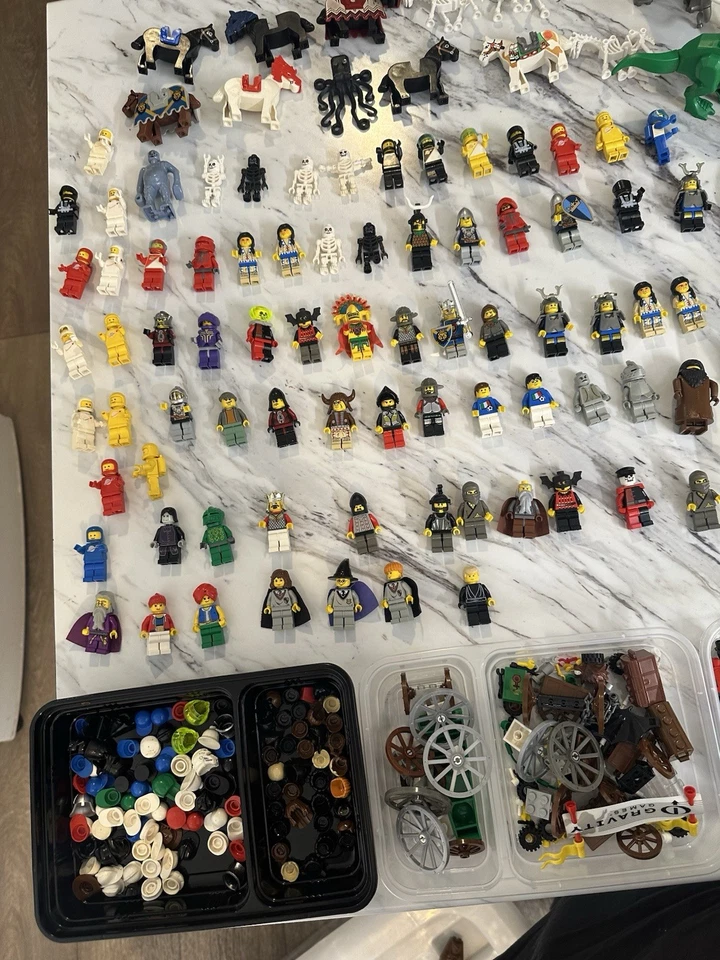 LEGO Vintage Bulk Lot 20kg+ Castle, Space, Knights & More With Lots Of Minifigs - image 2 of 4
