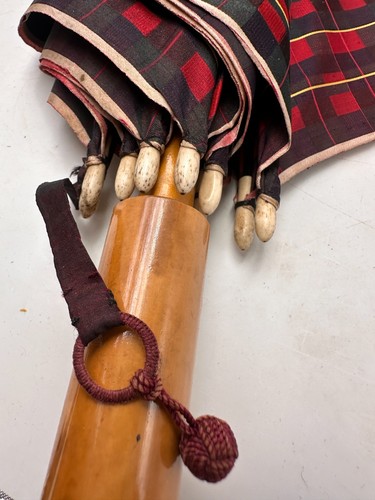 Ancien parapluie Japonais avec une house de sabre brodée - Picture 5 of 24