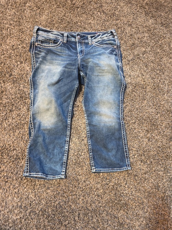 Silver Suki Women’s 18 Capris Jeans Distressed Suki Medium Wash 