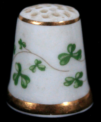 VINTAGE ROYAL TARA HALL SHAMROCKS PATTERN BONE CHINA THIMBLE FROM GALWAY IRELAND