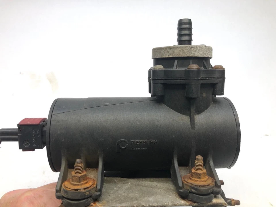 1995 - 1998 Saab 900 Turbo *Conversível* Bomba de vácuo de suspensão a ar Pierburg OEM - Imagem 2 de 4