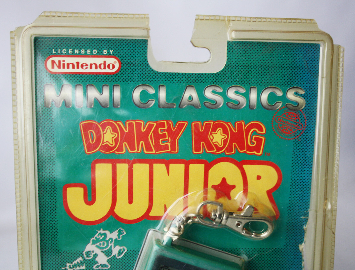1998 DONKEY KONG JUNIOR MINI CLASSICS KEY CHAIN GAME WATCH