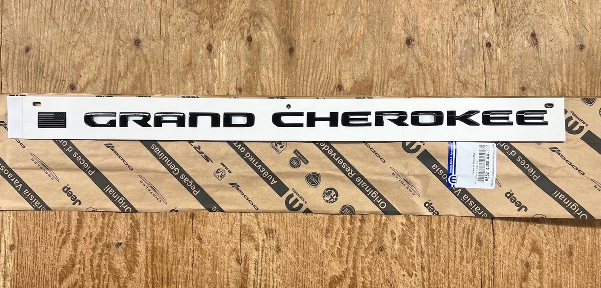 2021-2024 GRAND CHEROKEE DOOR EMBLEM NAMEPLATE RH PASSENGER
