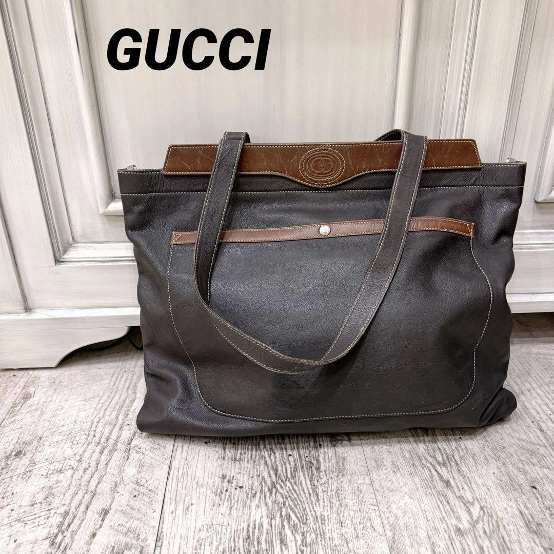 Véritable rare sac fourre tout tout cuir GUCCI à emboîtement motif G GG