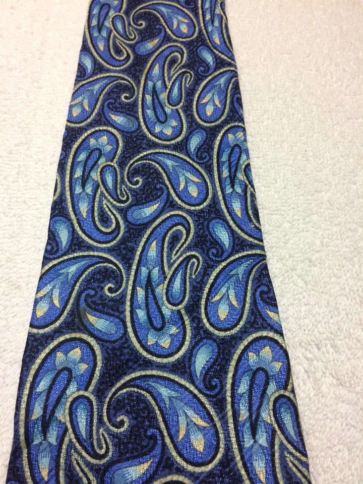 CORBATA CLAIBORNE HOMBRE NEGRA CON TONOS DE AZUL DORADO PAISLEY 4 X 59  Foto 4 de 4