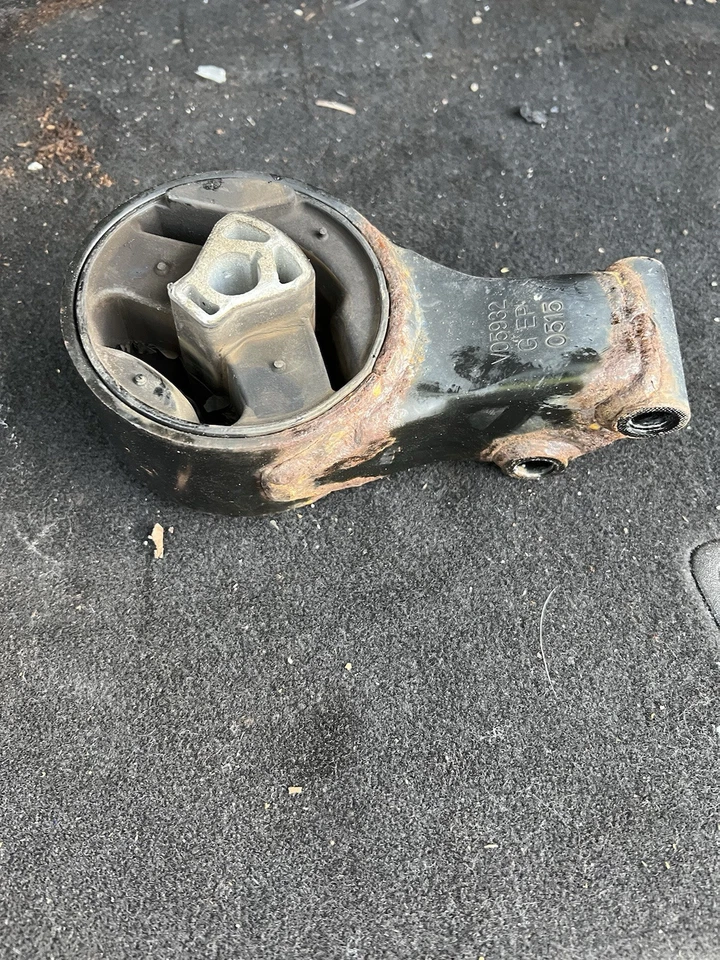 Soporte de transmisión trasera para Buick Allure LaCrosse Regal Cadillac Chevrolet Saab Foto 2 de 4