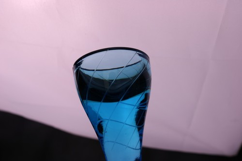 Vintage Bombay Zafiro Gin Martini Vidrio Aqua Tallo Corte Remolino '08 Edición Coleccionista - Imagen 5 de 6
