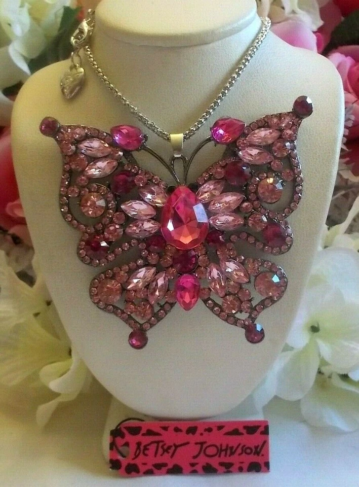 COLLAR COLGANTE MARIPOSA BETSEY JOHNSON GRANDE MEZCLADO CRISTAL ROSA Y DIAMANTES DE IMITACIÓN Foto 2 de 4