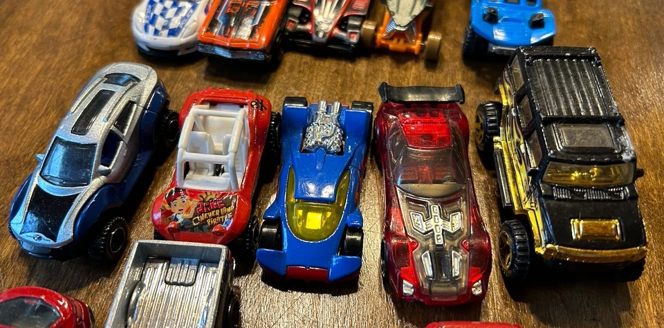 Hotwheels Matchbox 20 Piece Diecast Car Lot 1:64 - Image 3 of 4