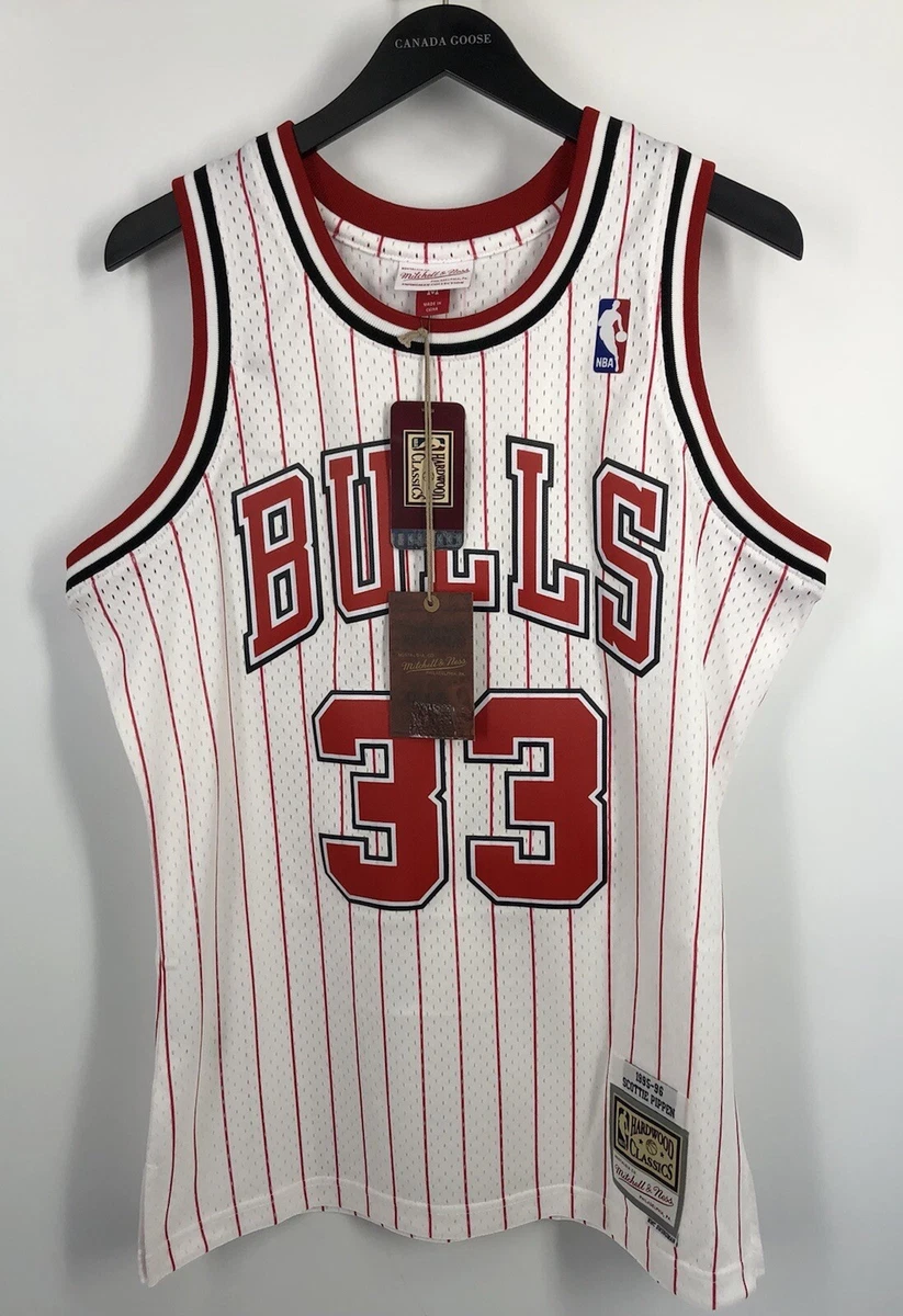 Men's Mitchell & Ness Scottie Pippen Red Chicago Bulls 1995-96 Hardwood Classics Reload Swingman Jersey