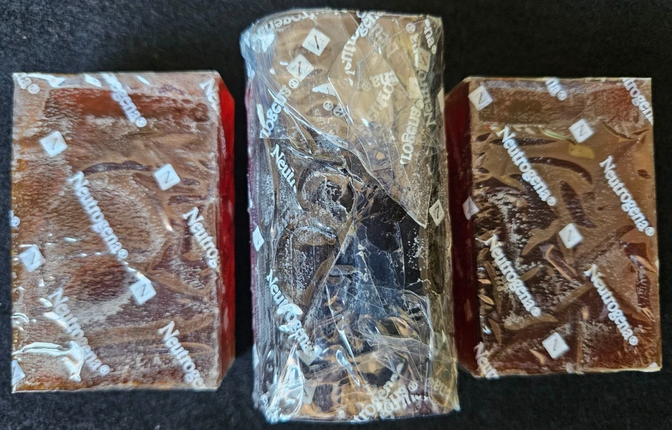 3 Bars Neutrogena Fragrance Free Transparent Facial Soap. 2x 3.5 Oz., 1x 5.5 Oz. - Image 2 of 2