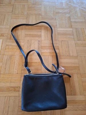 C&A Mädchen/Damen Handtasche mit Anhänger Schultertasche schwarz Kunstleder - Bild 1 von 4
