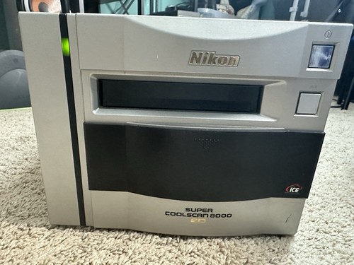 Skaner filmów Nikon Super Coolscan 8000ED Działa na "sprzedawany na części takie, jakie są" - Zdjęcie 2 z 7
