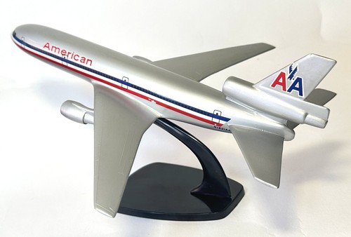 DC-10 American Airlines 1980er Vintage AirJet Sammlermodell Maßstab 1:200 - Bild 7 von 12