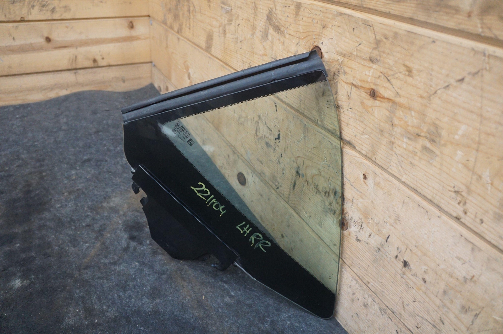 Rear Left Quarter Window Glass OEM Aston Martin DB11 Convertible 2017-21