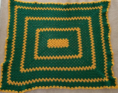 Hand made crocheted afghan - Picture 4 of 4
