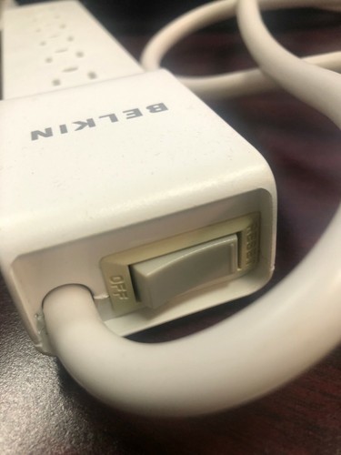 ONE GENUINE BELKIN 6-OUTLET SURGE PROTECTOR BE106000-04, 4 ft./1.2M Cord - 第 3/7 張圖片
