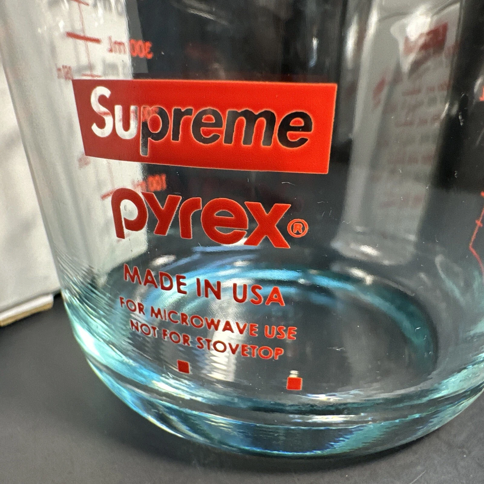 Tasse à mesurer Supreme Pyrex 2 tasses FW19 accessoires Bogo