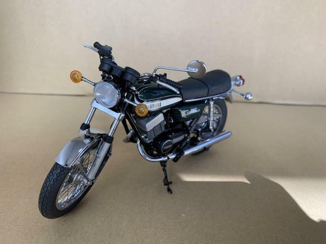yamaha rd 350 diecast model