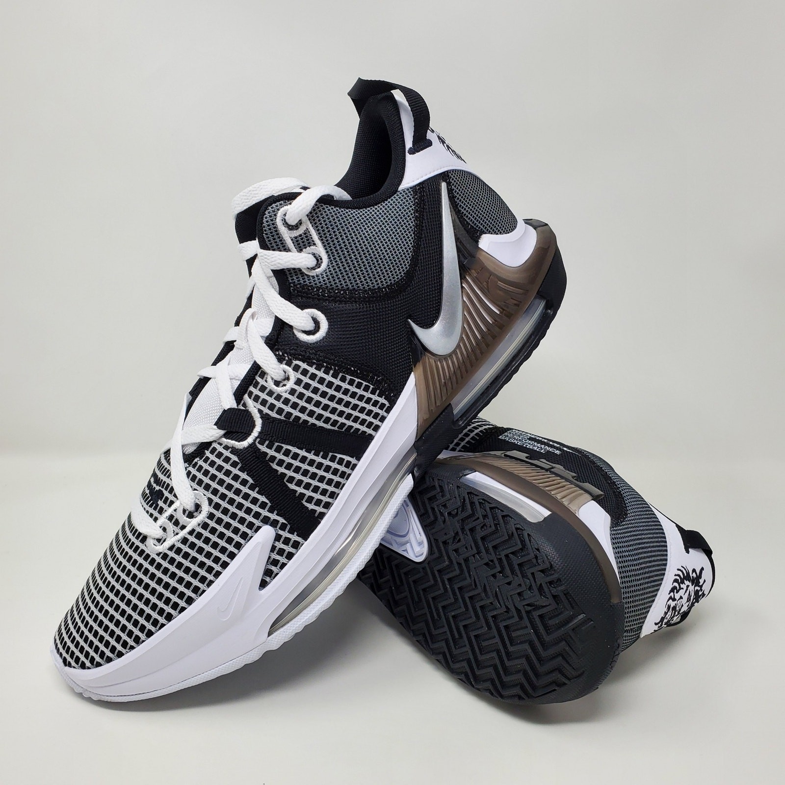 Nike Lebron Witness VII DM1123-100 White/Black Basketball Shoes Men's Size 13