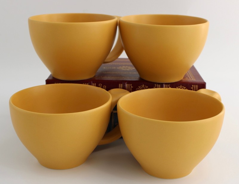 Set of 4 CHANTAL 20 oz. Ceramic Mugs in Naples Yellow