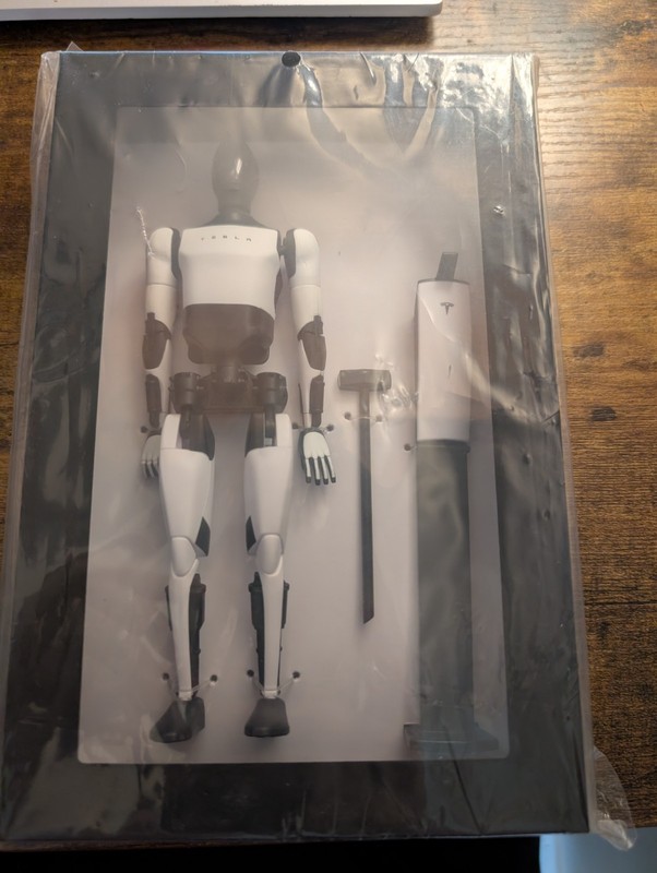 Tesla Bot Action Figure - Very rare - Brand New In Original Packing - IN HAND📦✅