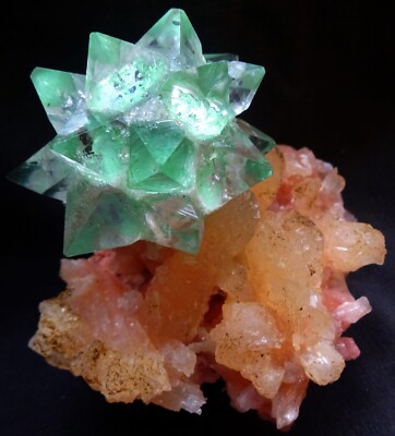 POINTED GREEN APOPHYLLITE CRYSTALS FLOWER FORMAT ON STILBITE BASE (REPAIR) MINER
