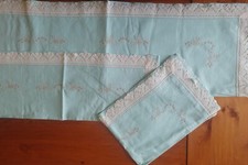 lenzuola matrimoniali e federe interamente ricamate a mano, misto lino