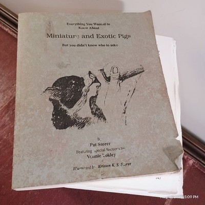 Paperback ''Miniature and Exotic Pigs'' Porcine Bacon Souse Pot-bellied Breakfast