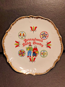 Souvenir Plate Pennsylvania Dutch Country Vintage 8in. Display Plate J1