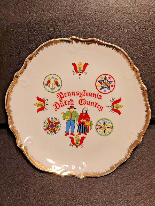 Souvenir Plate Pennsylvania Dutch Country Vintage 8in. Display Plate J1