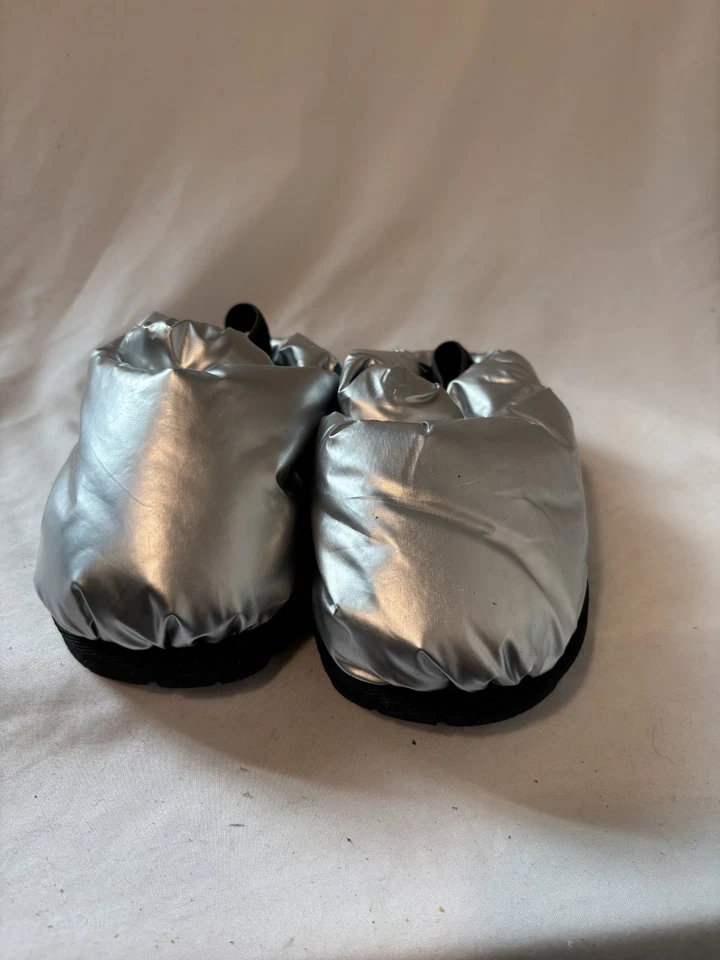 UGG Toddler Puff Slipper Slip On Silver Size 7 Brand New - Image 2 of 4