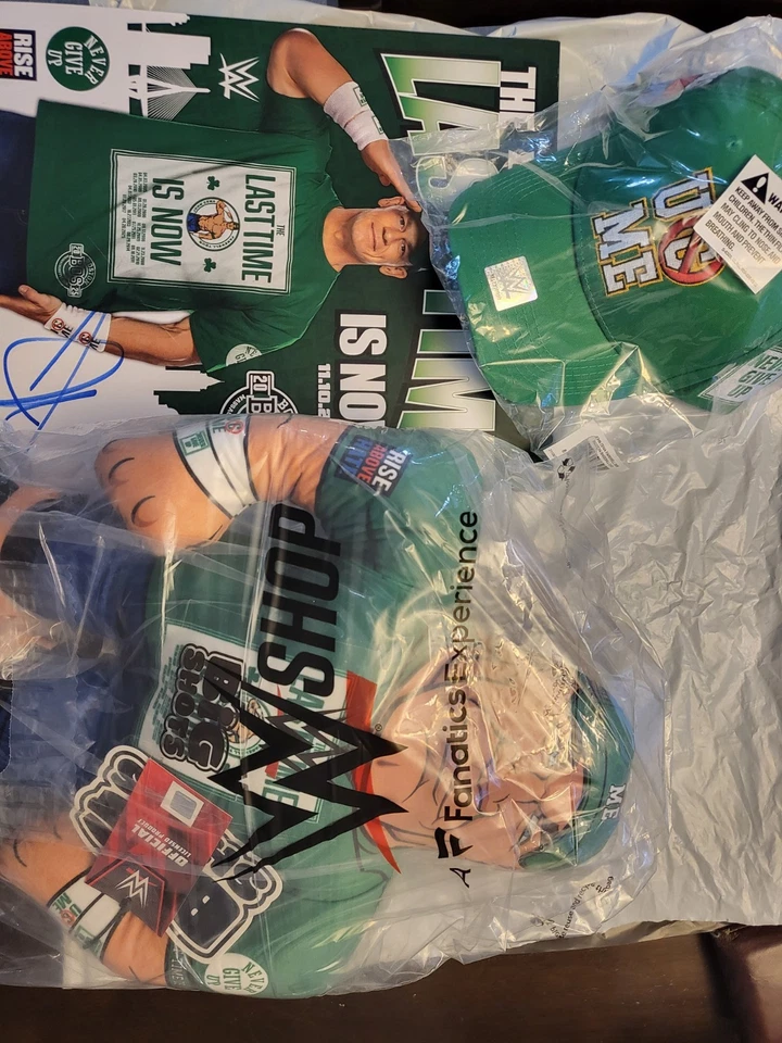 Póster y sombrero automático de felpa de 16 pulgadas WWE John Cena Farewell Tour Boston BigShots Foto 2 de 2