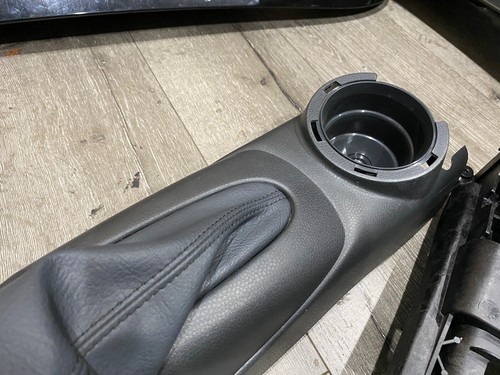 05-08 MINI COOPER R52 CONVERTABLE CENTER CONSOLE ARM REST SET - Picture 12 of 15