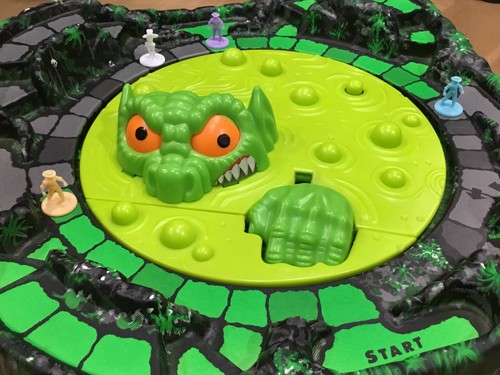 1992 Vintage IT From the Pit Compatible Board Game REPLACEMENT PARTS Only - Afbeelding 1 van 16