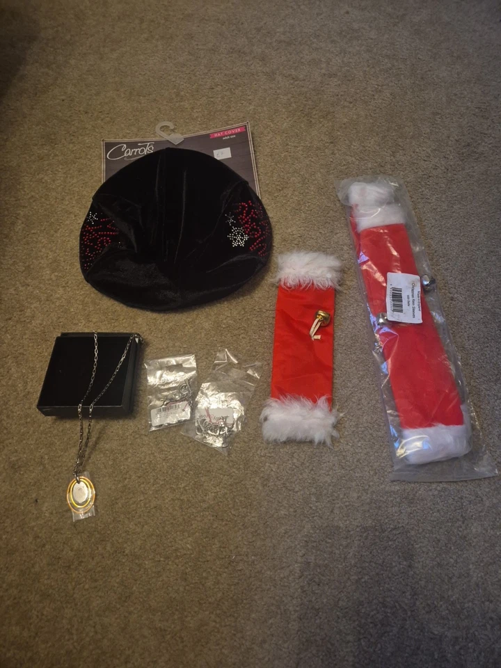 Pferde Weihnachten Konvolut. Hut Seidenschmuck für Geschenke und Zügel & Nasenriemenärmel