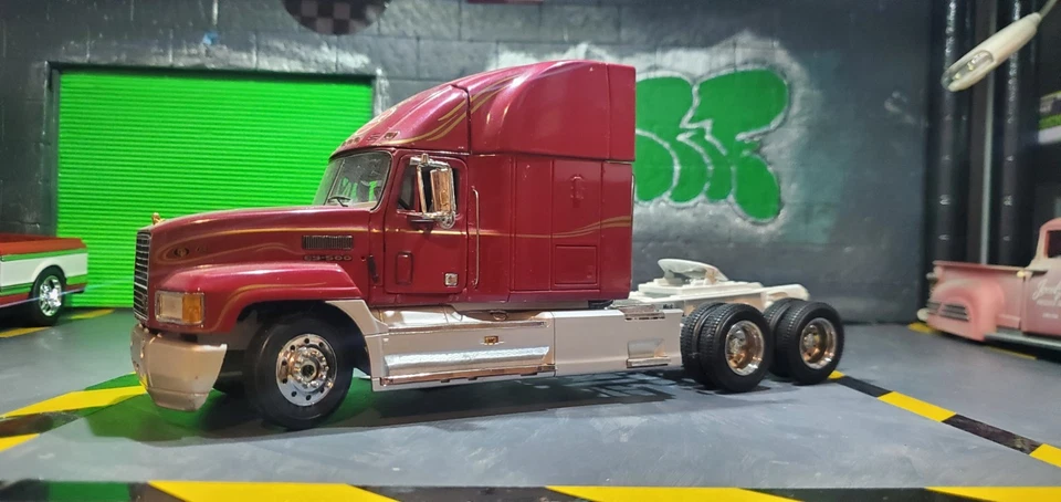 1/32 Scale Diecast Franklin Mint Mack Elite No Box See Pic For Details - Image 3 of 4