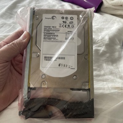 NetApp  ST3450856FC  450GB 3.5'' 15K  FC   PART NO: 9CL007-031 FIRMWARE: HC08