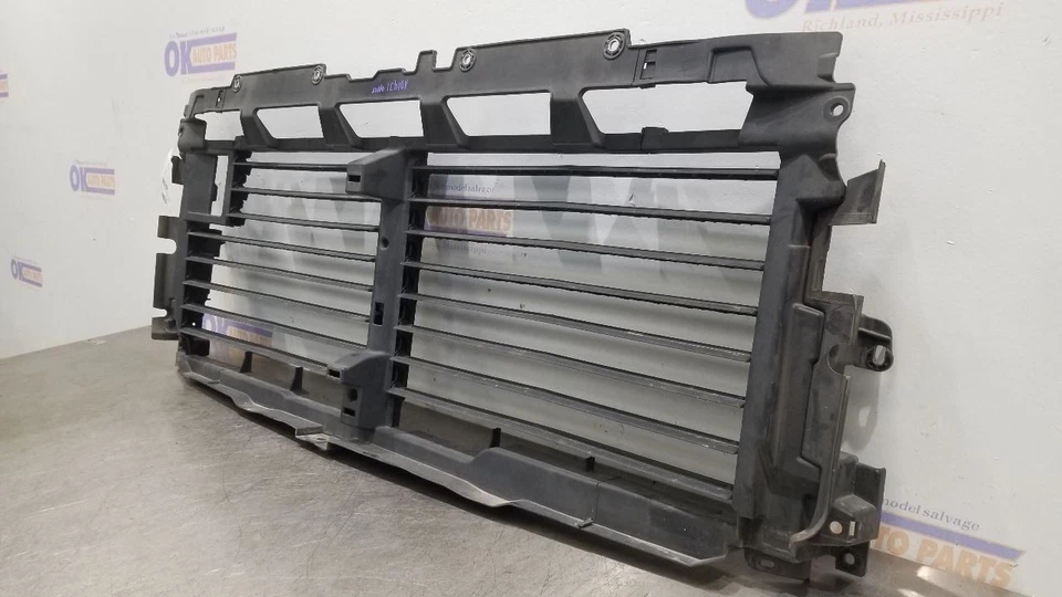 23 GMC SIERRA 2500 6.6L DIESEL UPPER AIR SHUTTER - Image 3 of 4