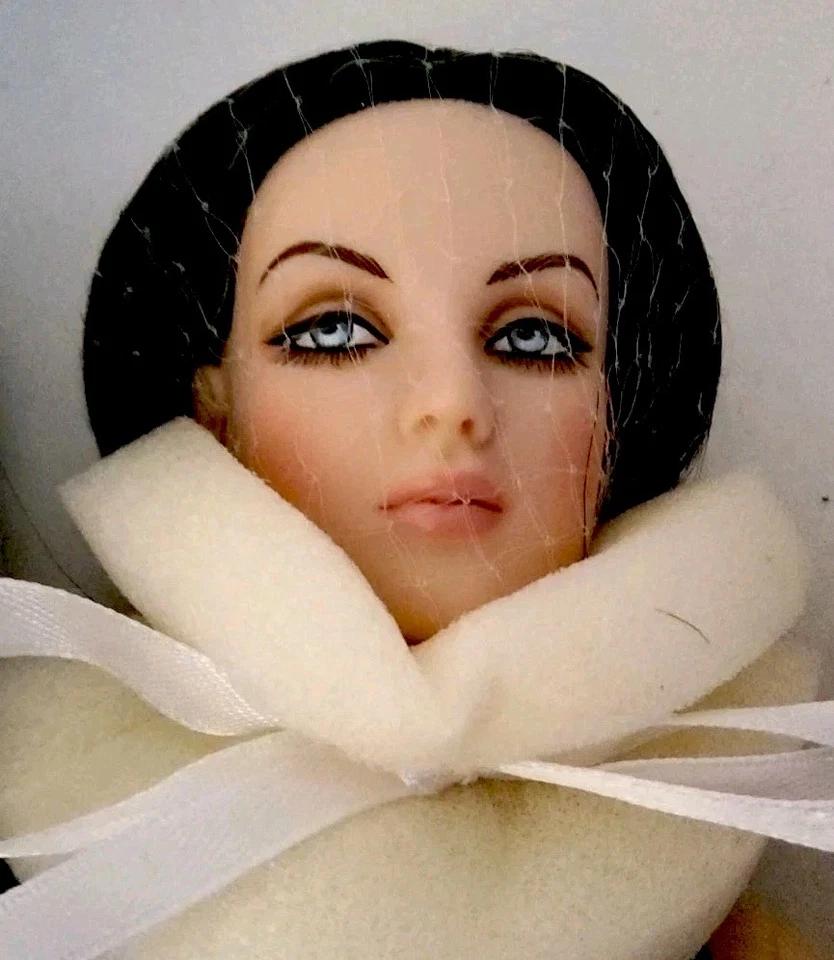 MUÑECA TONNER TYLER “ANTOINETTE PURE” Vestida 16" Moda LE 400 OOB Foto 2 de 4