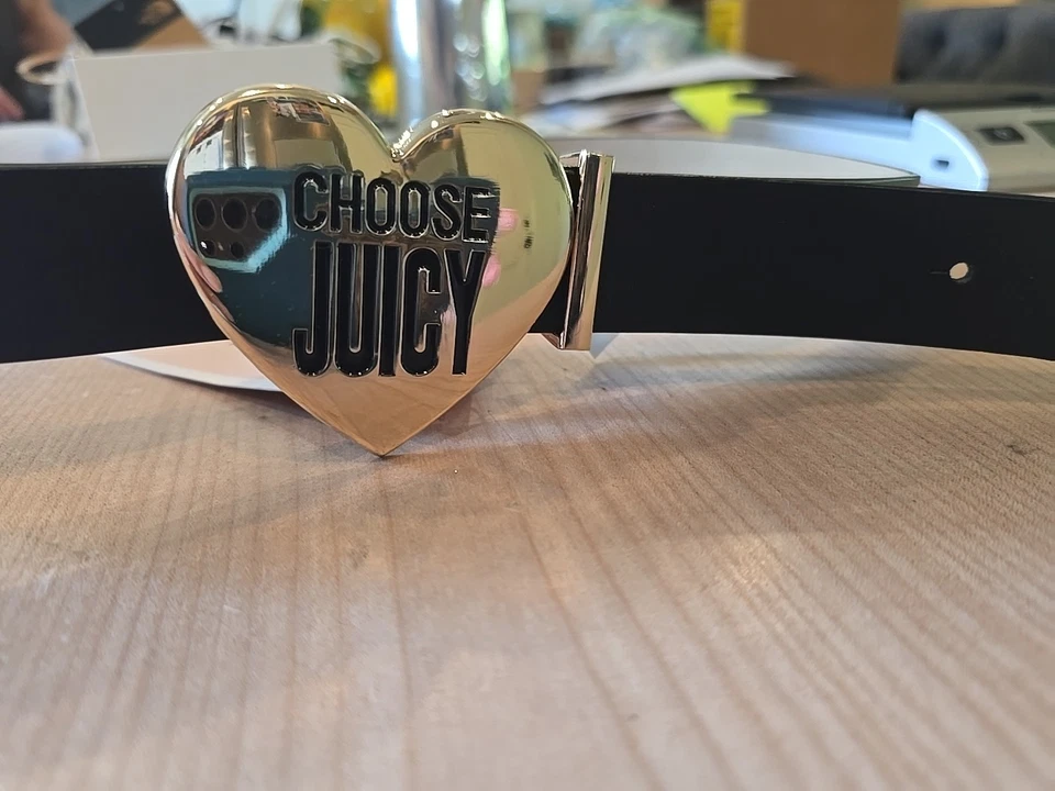 Cinturón Juicy Couture Hebilla Corazón Negro Poliuretano Tono Dorado Acentos Mujer L/XL Foto 2 de 3