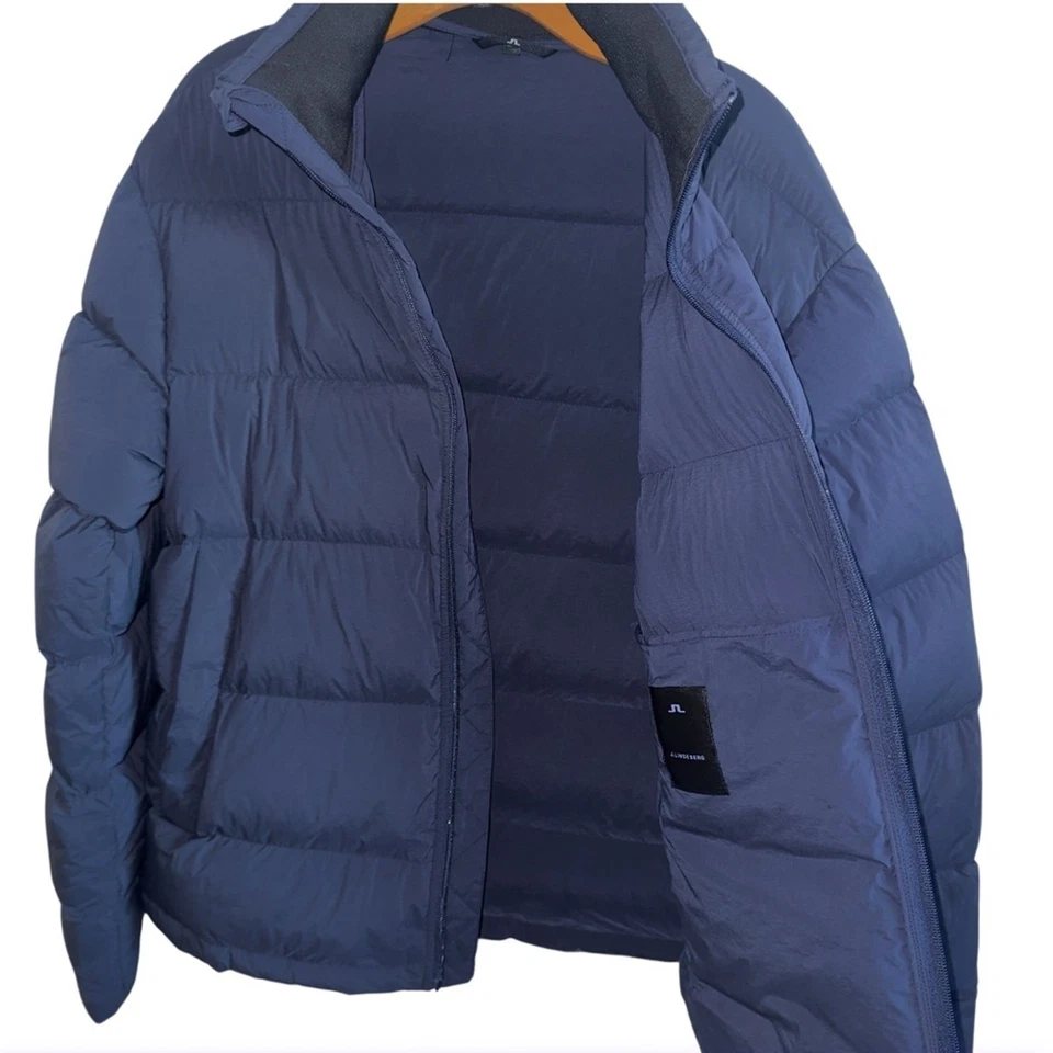 Chaqueta de plumón para hombre J. Lindeberg modelo Ease corta JKT en azul marino, talla M Foto 3 de 4